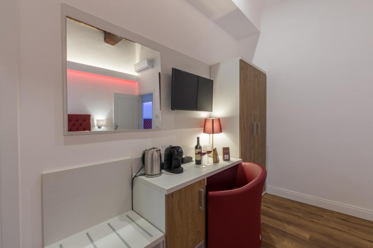 Отель Magenta Luxury Argentina Рим Экстерьер фото